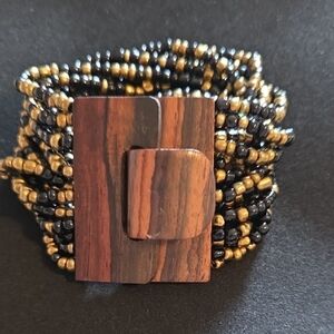 Wooden Clasp Beaded Bracelet